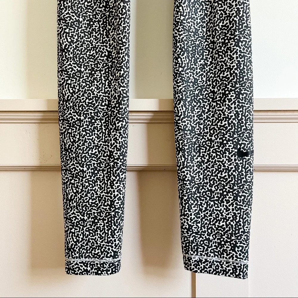 Nike Pro Mezzo Print Women’s Running Tights Black White Leggings Pattern Small - Picture 4 of 9